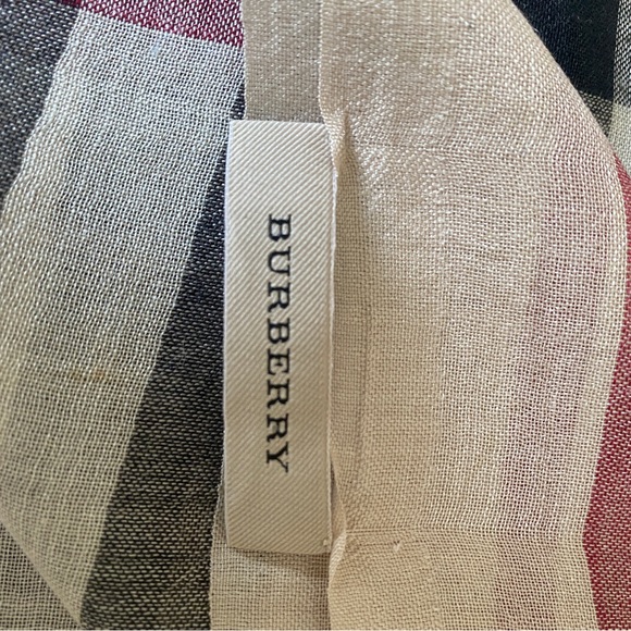 Burberry Scarf in Like New Condition - Picture 3 of 4